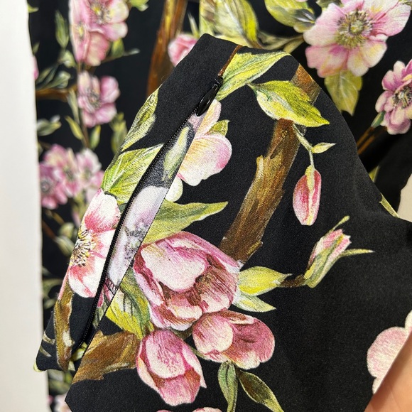Authentic Dolce & Gabbana size 36 (U.S 0) floral/ cherry blossom print pants - Picture 6 of 12